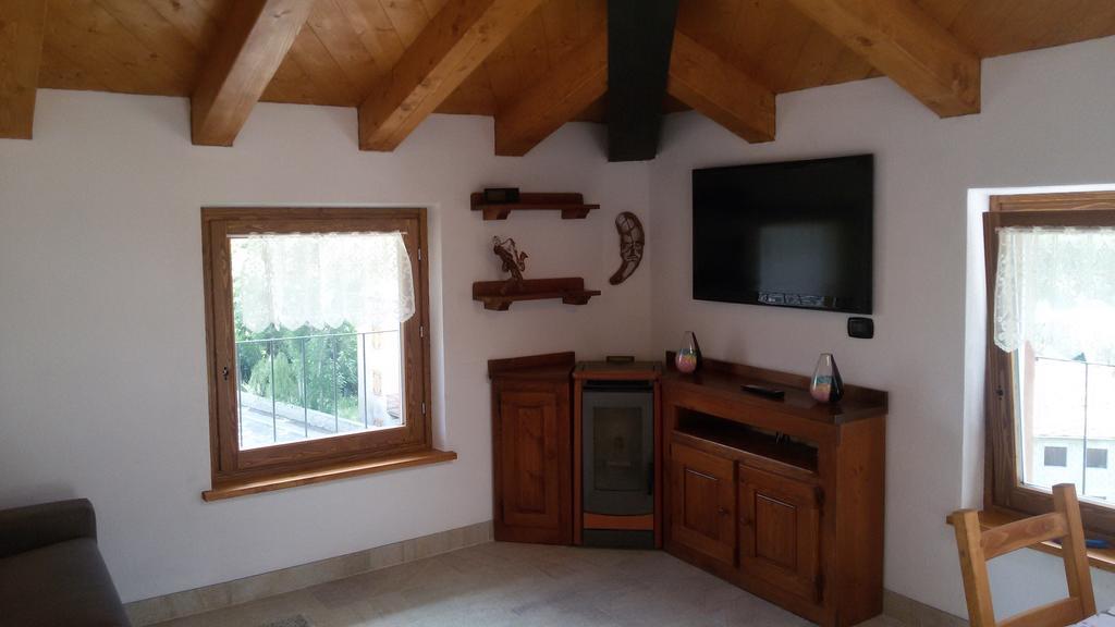 Mansarda Monte Bianco Apartment La Salle Ruang foto