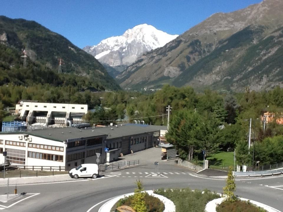 Mansarda Monte Bianco Apartment La Salle Ruang foto