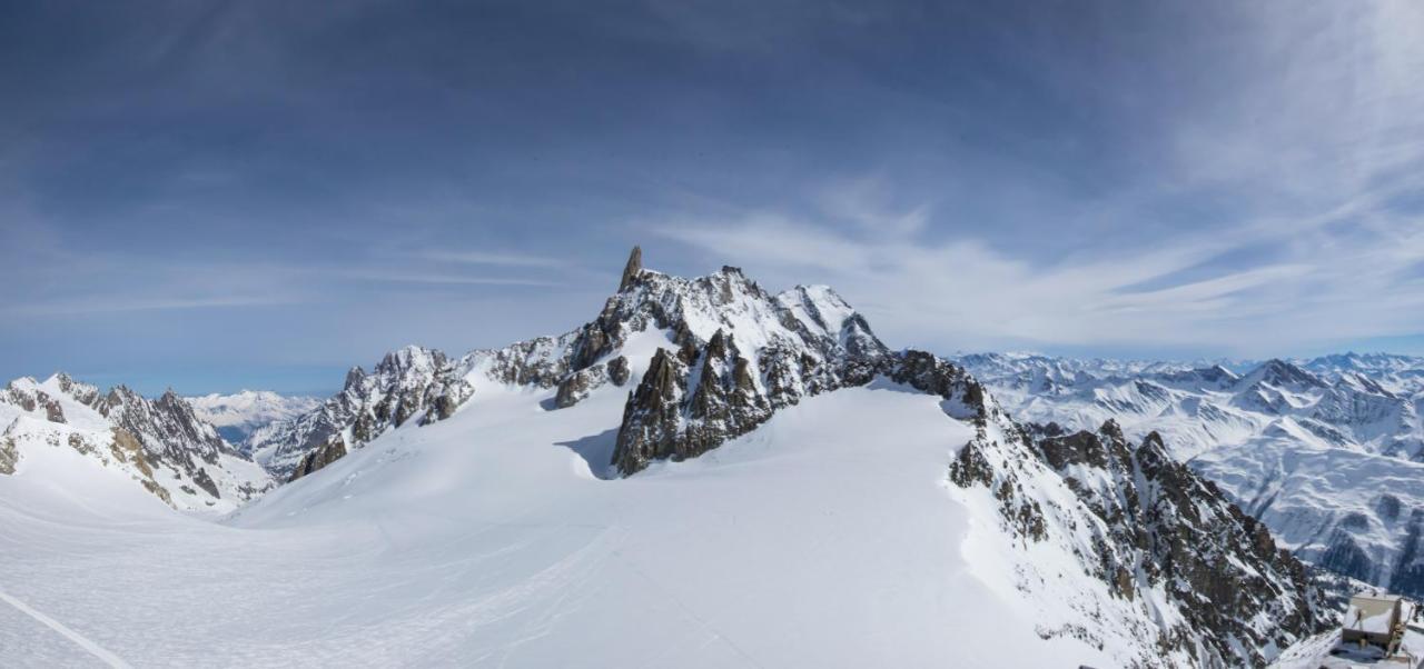 Mansarda Monte Bianco Apartment La Salle Bagian luar foto