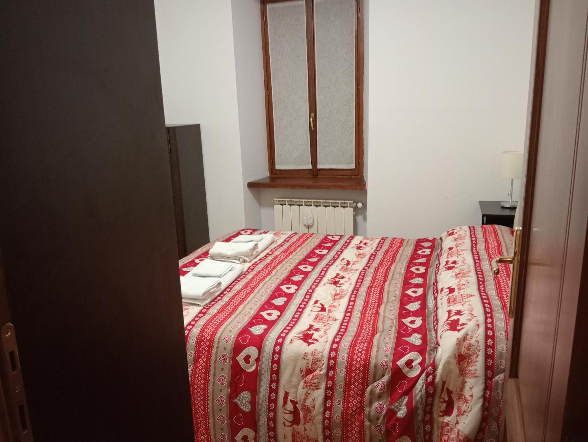 Mansarda Monte Bianco Apartment La Salle Bagian luar foto